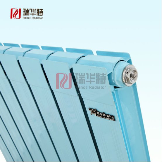 青島暖氣片廠家走進社區(qū)講解：暖氣片漏水怎么辦